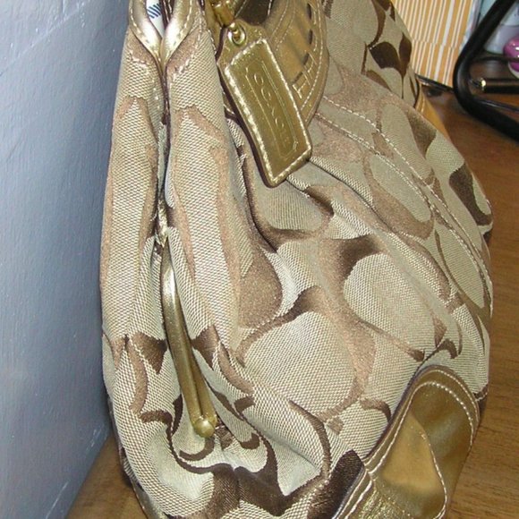 COACH 1990's Classic Handbag with Gold Trim - Picture 3 of 8